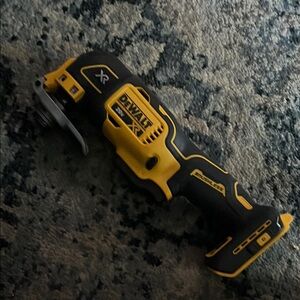 DeWalt XR Oscillating Tool - Black and Yellow